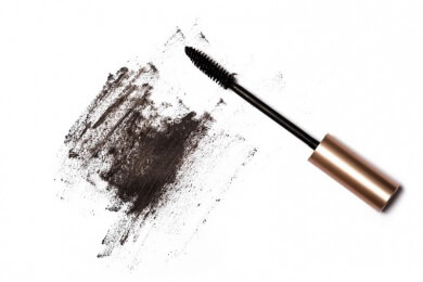 Wie man Mascara-Reste retten kann