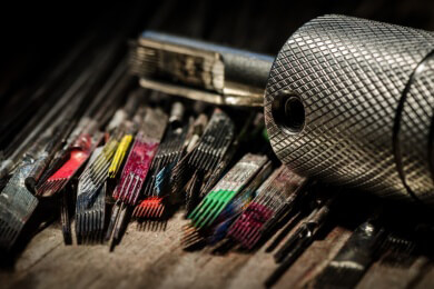 Behörde bemängelt den Zustand von Tätowiermitteln