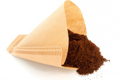 Kaffeesatz nicht wegwerfen, sondern zum Düngen benutzen