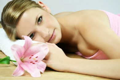 Pflege und Wellness in einem: Die Gesichtsmassage