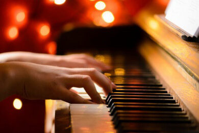 Klavierspielen für bessere Hirnleistungen - Gehirn muss gefordert werden