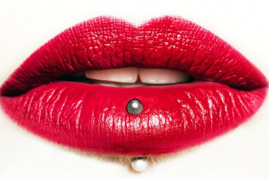 Zähne gefährdet durch Unterlippen-Piercings?