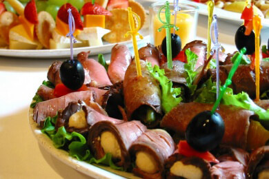 Im Sommer sollte man lieber erst abends eine warme Mahlzeit zu sich nehmen