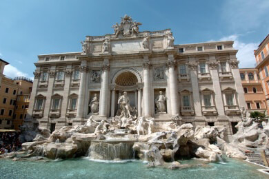 Mehr als eine halbe Million Euro in Münzen in einem halben Jahr im berühmten Trevi-Brunnen