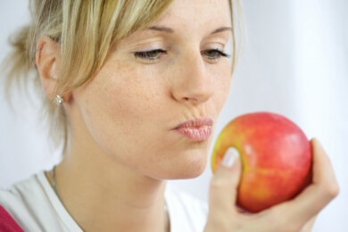 Herzerkrankung vorbeugen - schon zwei Äpfel am Tag genügen