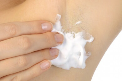 Vorsicht bei der Rasur der Achselhaare - Abszessgefahr