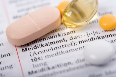 Wie die regelmäßige Medikamenteneinnahme bei Morbus Bechterew helfen kann