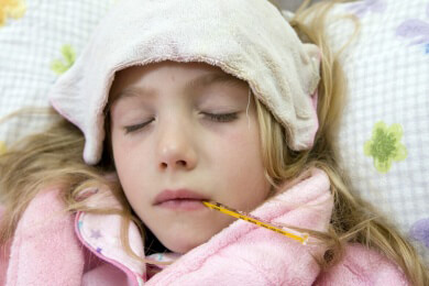 Immer mehr Väter beantragen das Kinderpflege-Krankengeld, wenn das Kind krank ist