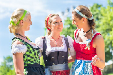 Dirndl Trend 2012 - und wieder geht´s auf die Wiesn