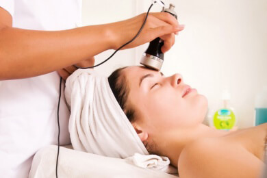 Möglichkeiten, Sommersprossen zu entfernen