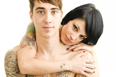 Tattoos sind weiter in: Jeder Fünfte würde sich für neuen Partner stechen lassen