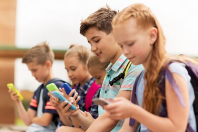 Smartphones und iPad als Spielzeug? Ab wann Kinder Medien nutzen sollten