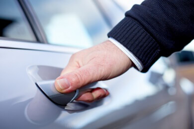 Im Winter gilt beim Auto ein besonders Augenmerk der Lackierung