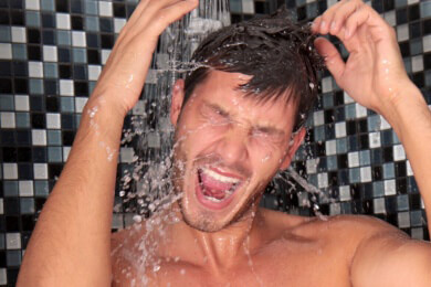 Im Winter lieber Wechselbäder als heiße Duschen