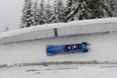 Nichts für Hasenfüße: Mit dem Bob durch den Eiskanal