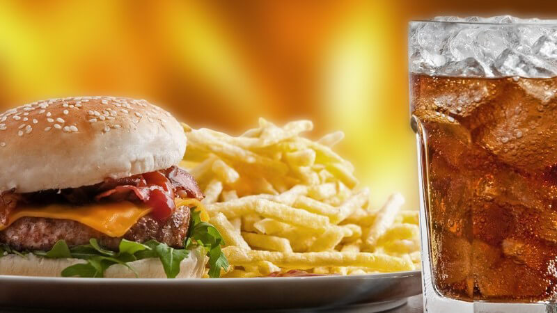 Fast Food: Pommes, Burger, Cola