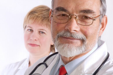 Manche Hausärzte behandeln eine akute Bronchitis wie eine Lungenentzündung