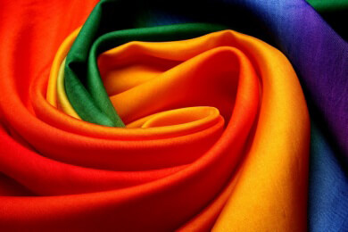 Forscher entwickeln Faser, welche bei Dehnung ihre Farbe verändert