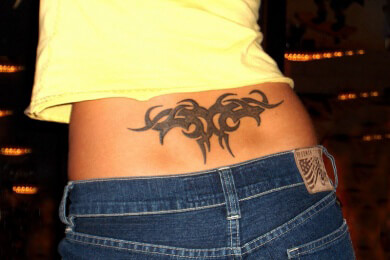 Wer seine Tattoos wieder loswerden will, muss erneut leiden und zahlen