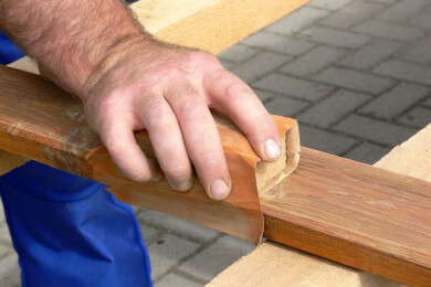 Senior-Experten geben ihr Wissen an Azubis oder auch Unternehmen weiter