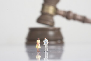 Uralt-Gesetz abgeschafft - Frankreichs Frauen dürfen jetzt Hosen tragen