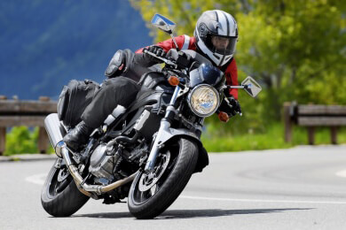 Motorradfahrer in Gefahr: Polizei sucht einen Serientäter