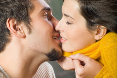 91% der Frauen wünschen Kuss beim ersten Date