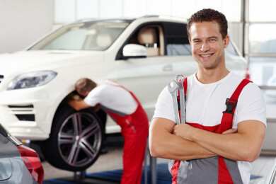 Lehrlingsmangel: Dienstwagen und Extrageld für Auszubildende