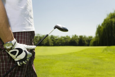 Amerika - Golfer stürzt in ein plötzlich aufgetauchtes Erdloch