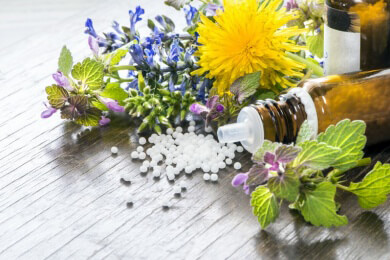 Traditionelle Heilkunde statt Pharma - immer mehr Schweizer bevorzugen alternative Medizin