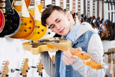 Unterwegs Gitarre üben mit den Pocketstrings