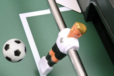 Geretsrieder Schüler steckte mit Finger im Kicker fest und musste von der Feuerwehr befreit werden