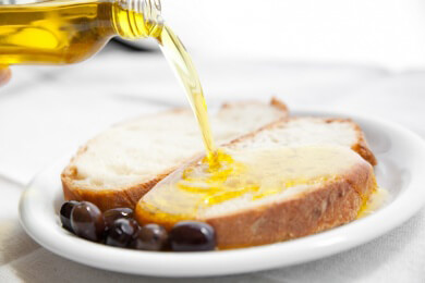 Aus für offenes Olivenöl - In Restaurants soll Olivenöl künftig nicht mehr offen herumstehen dürfen