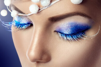 Lidschatten, Eyeliner und Mascara - Die Farbe Blau dominiert die Make-Up Trends 2013