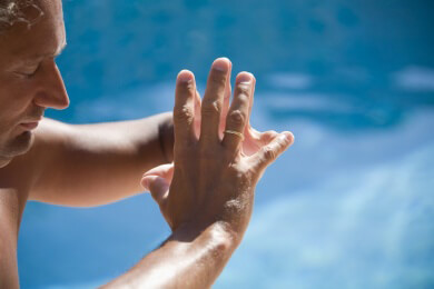 Yoga funktioniert auch mit den Fingern