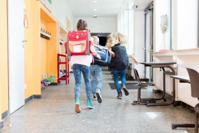 Gesund bei jedem Wetter: Wird regelmäßig das Klassenzimmer gelüftet, haben Schüler weniger Fehltage