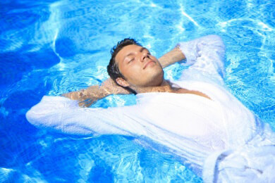 Der Wellness-Trend Floating wirkt auch therapeutisch