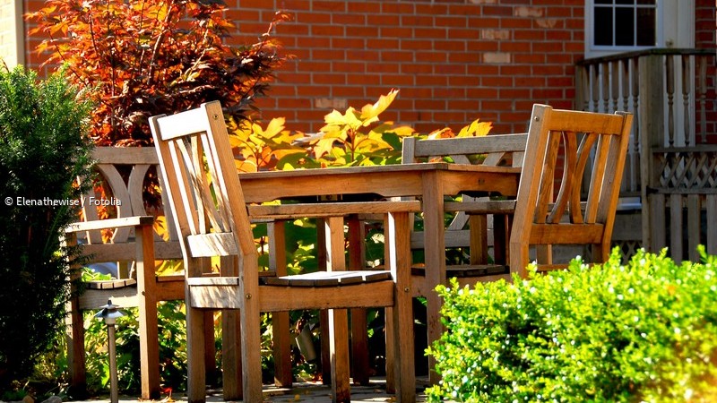 ᐅ Gartenmöbel sorgen für das perfekte Ambiente im häuslichen Grün