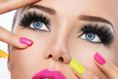 Monochrom ist in: Make-up in schwarz und weiß