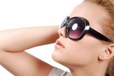 Augen in der Sonne immer schützen