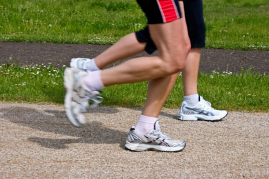 Ist Joggen oder Walken effektiver fürs Abnehmen? Die beiden Sportarten im Vergleich