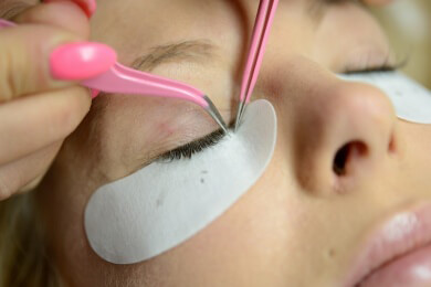 Vollere Wimpern durch eine Wimpernverlängerung