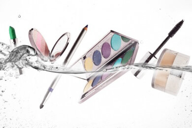 So bewahrt man Kosmetik im Sommer richtig auf