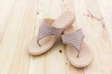 Flipflops am Steuer: Verbot für private Autofahrer