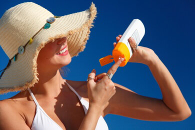 Sonnenanbeter sollten in den letzten Sommertagen weiterhin auf UV-Schutz achten