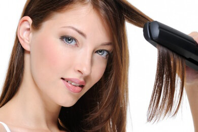 Glätteisen ohne Schaden für die Haare anwenden