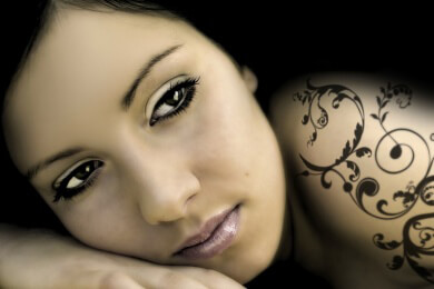 Die erfolgreichste und schonendste Methode zur Tattoo-Entfernung ist das Lasern