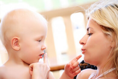 Promi-Mama Charlize Theron macht vor, wie man als Mutter dennoch ein Beauty-Programm schafft