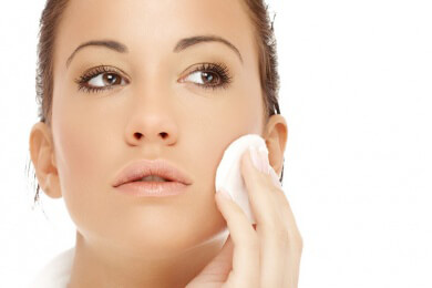 Hilfreiche Make-up-Tipps bei Problemhaut - auf die richtigen Produkte kommt es an