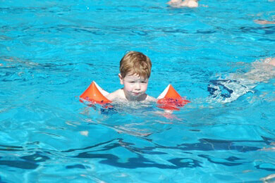 Keine Angst vor dem Wasser - Wie Kinder am besten Schwimmen lernen